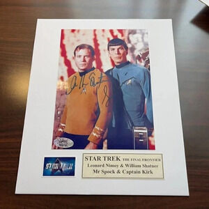 - Star trek William Shatner lenoy  Autographed Photo